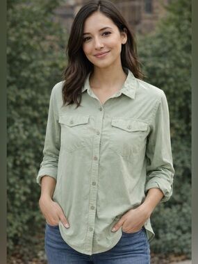 Eddie Bauer Women's Classic Fit Button-Up Shirt | Light Green | Size L -Gorpcore